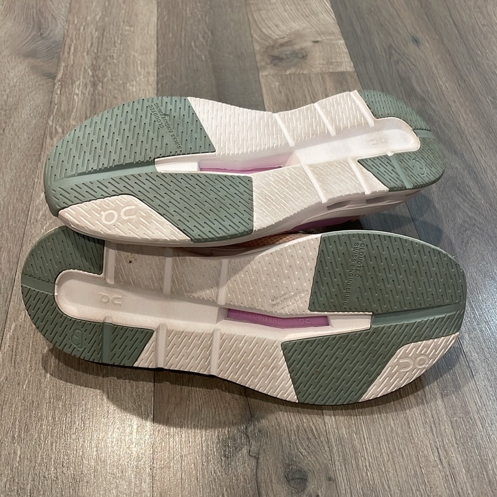 On W Cloudeasy Sneakers - Picture 12 of 16